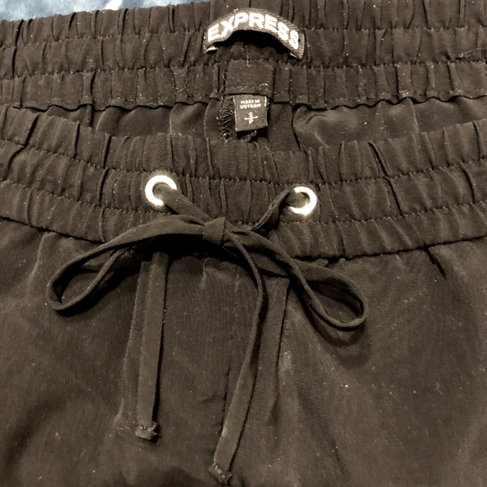 Express Lace Hem Short - Picture 3 of 3